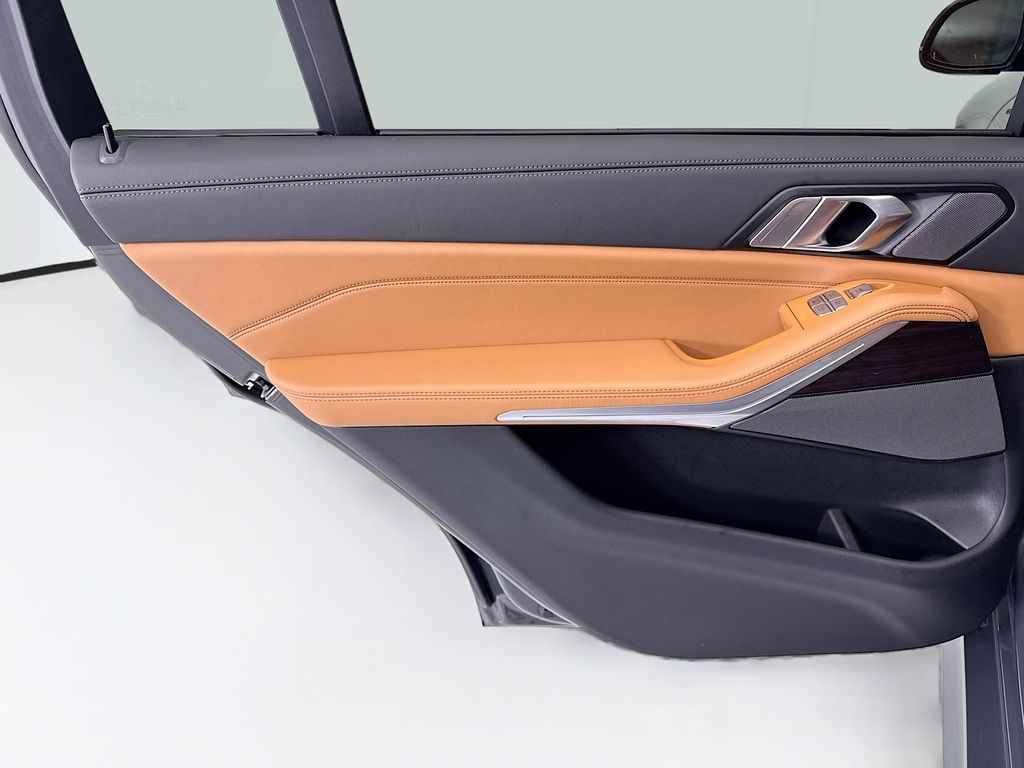 Thumbnail: 2024 BMW X7 - 25