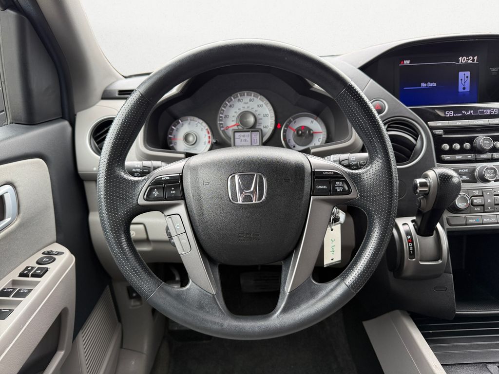 View vehicle photo 7