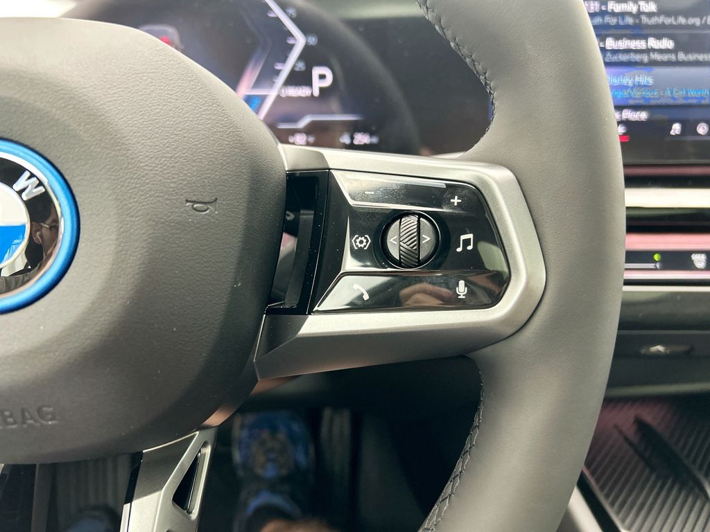 Thumbnail: 2026 BMW i5 - 12