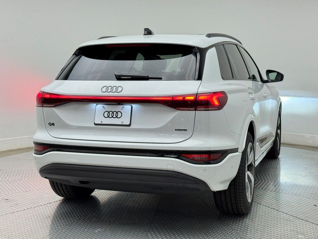 2025 Audi e-tron Premium 9