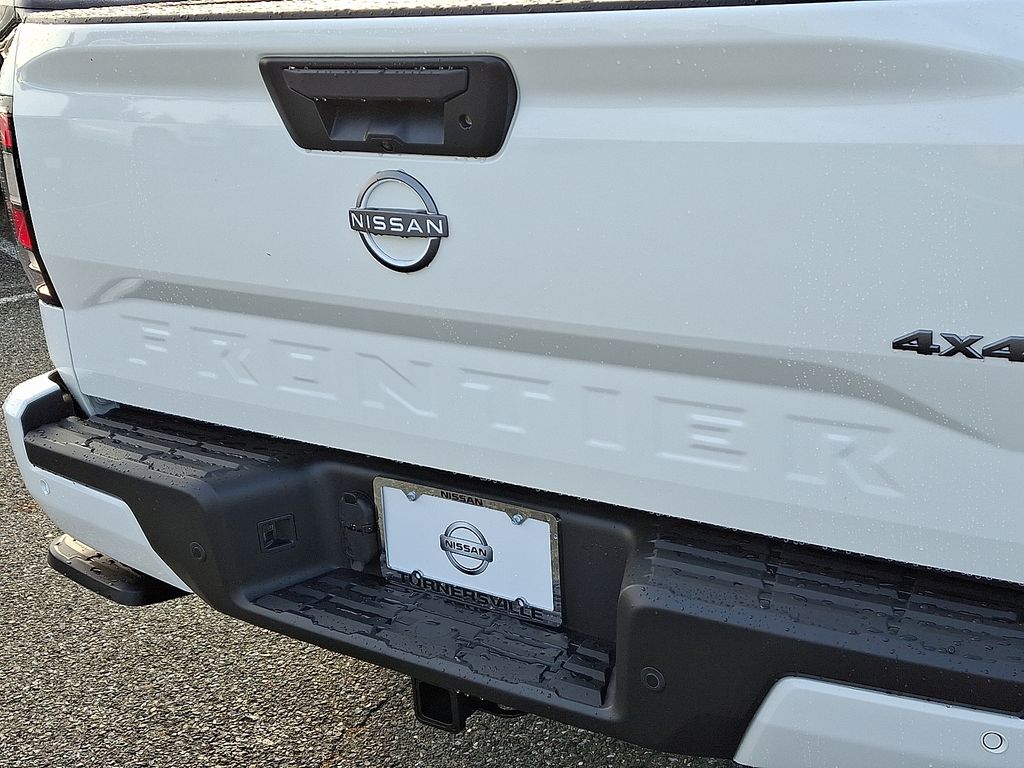Thumbnail: 2025 Nissan Frontier - 11