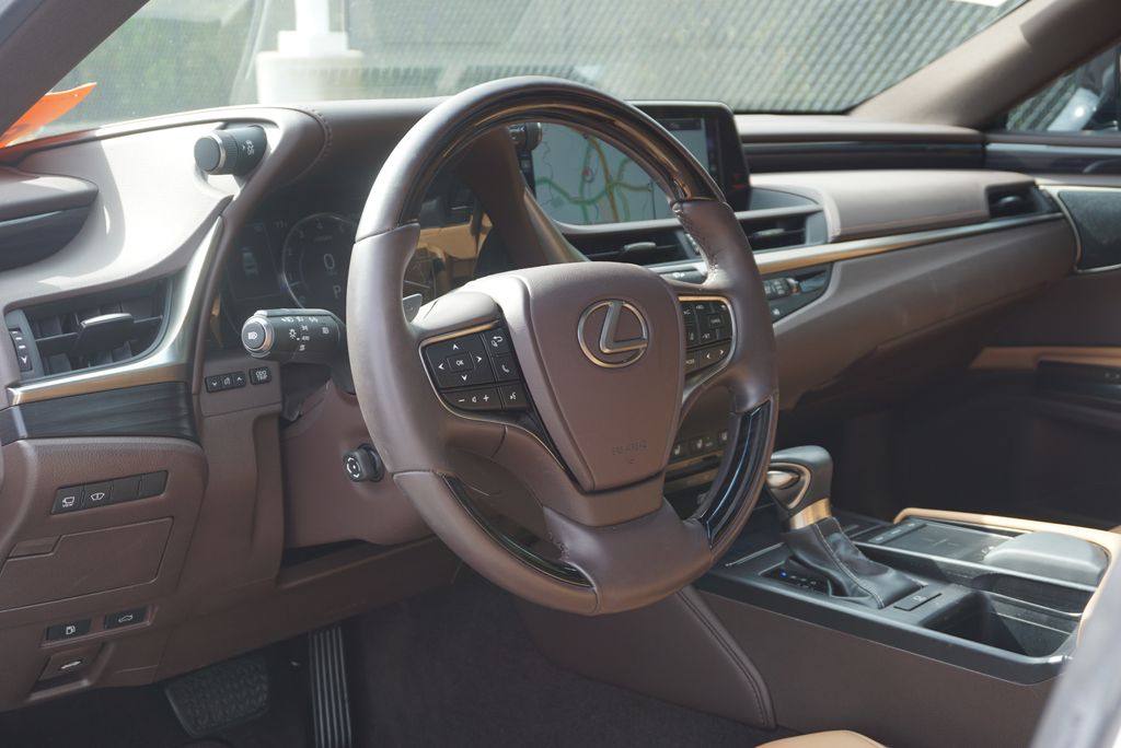 Thumbnail: 2019 Lexus ES - 10