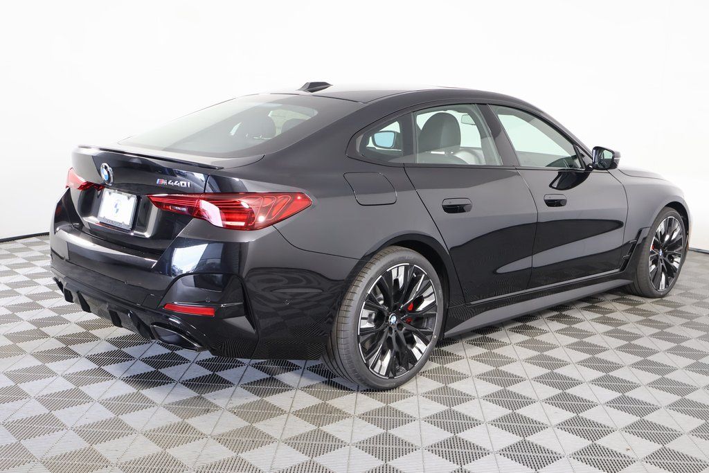 Thumbnail: 2026 BMW 4 Series - 2