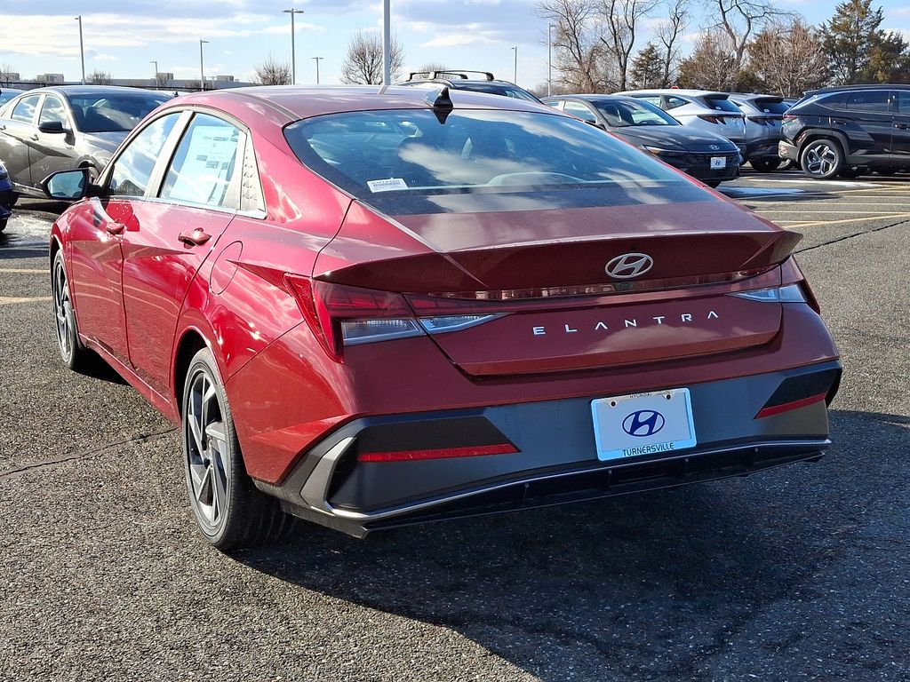 2025 Hyundai Elantra SEL 3