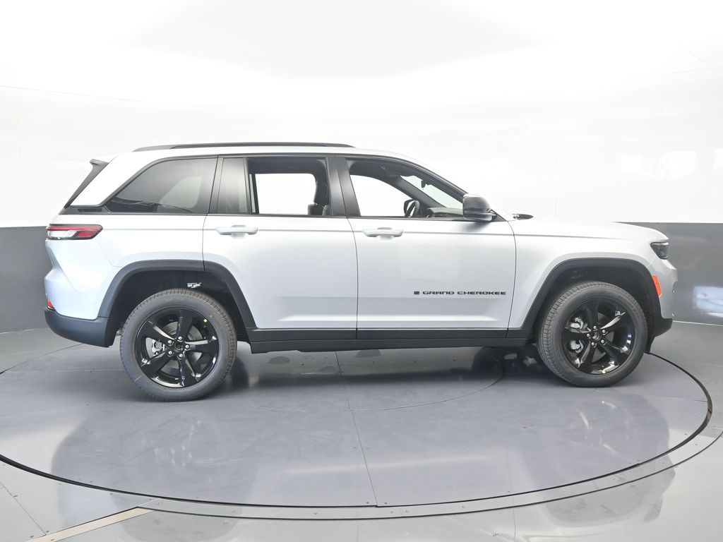 New 2025 Silver Zynith Jeep Limited image 7