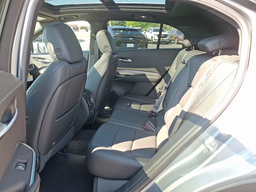 Thumbnail: 2025 Cadillac XT4 - 5