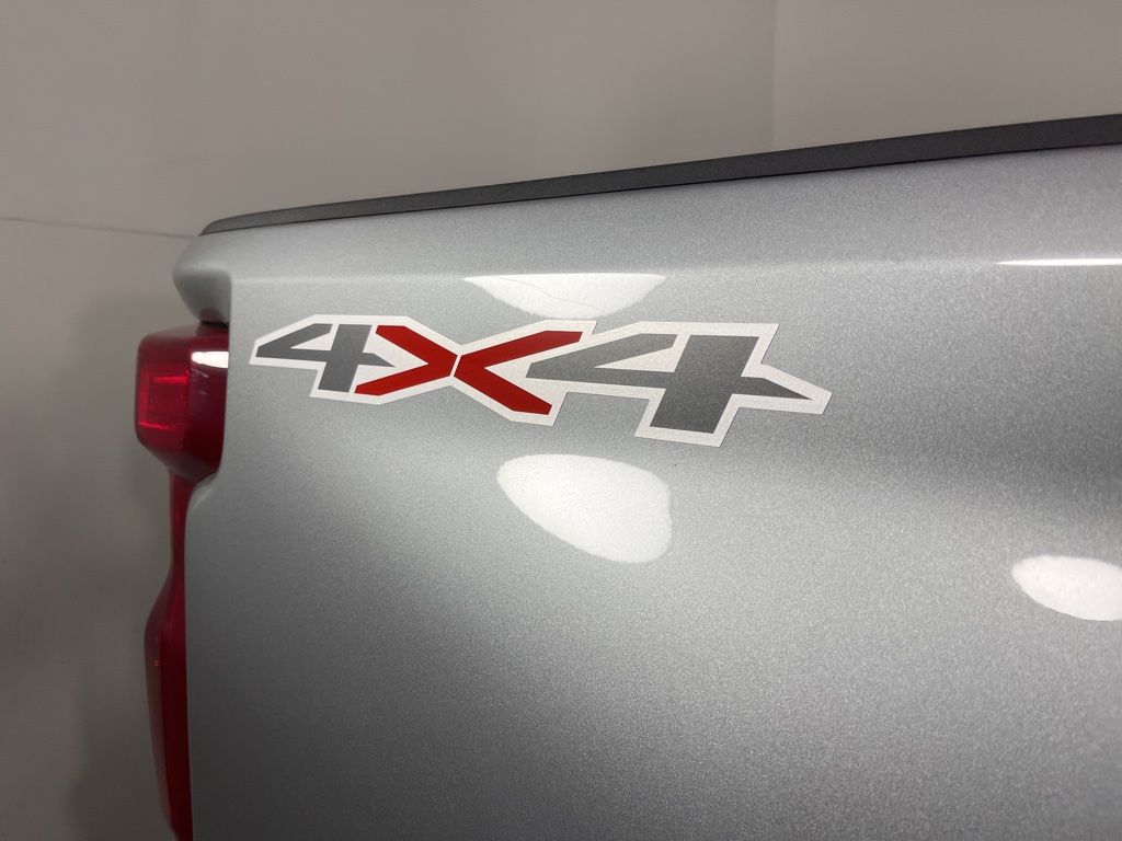 Thumbnail: 2025 Chevrolet Silverado 2500 - 13