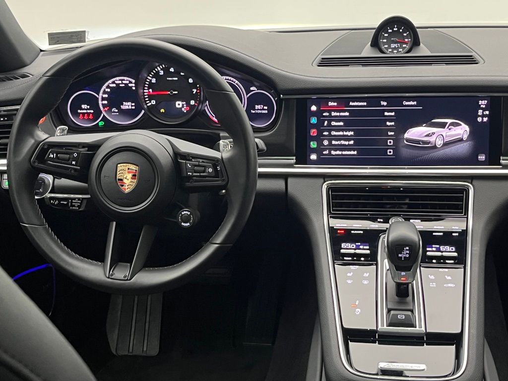Thumbnail: 2023 Porsche Panamera - 32