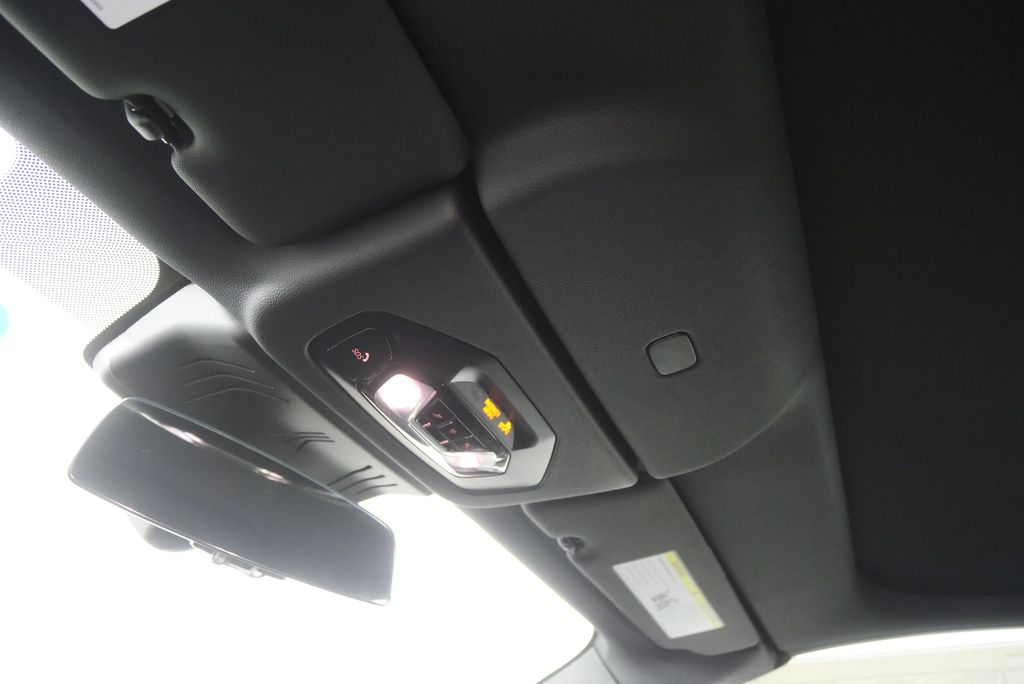 Thumbnail: 2026 BMW 8 Series - 19