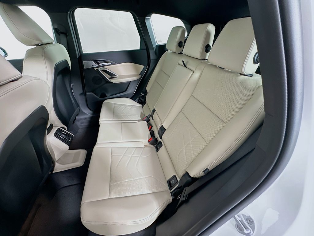 2025 BMW X1 xDrive28i 17
