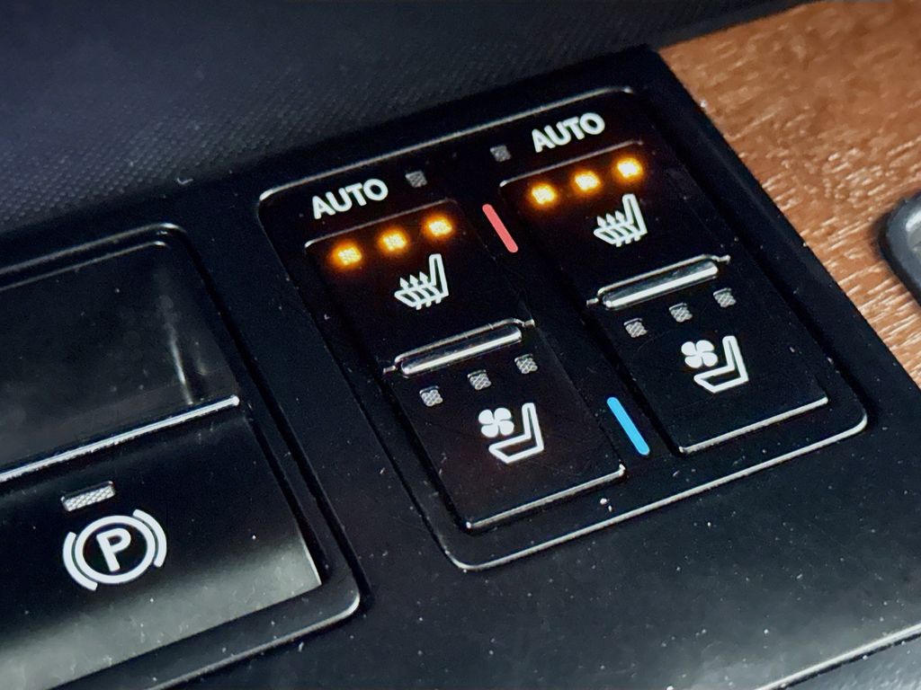 Thumbnail: 2020 Lexus RX - 20