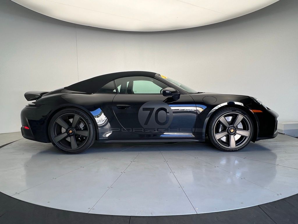 Thumbnail: 2026 Porsche 911 - 32