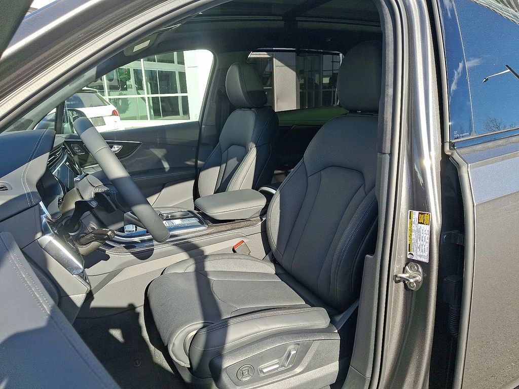 Thumbnail: 2026 Audi Q7 - 10