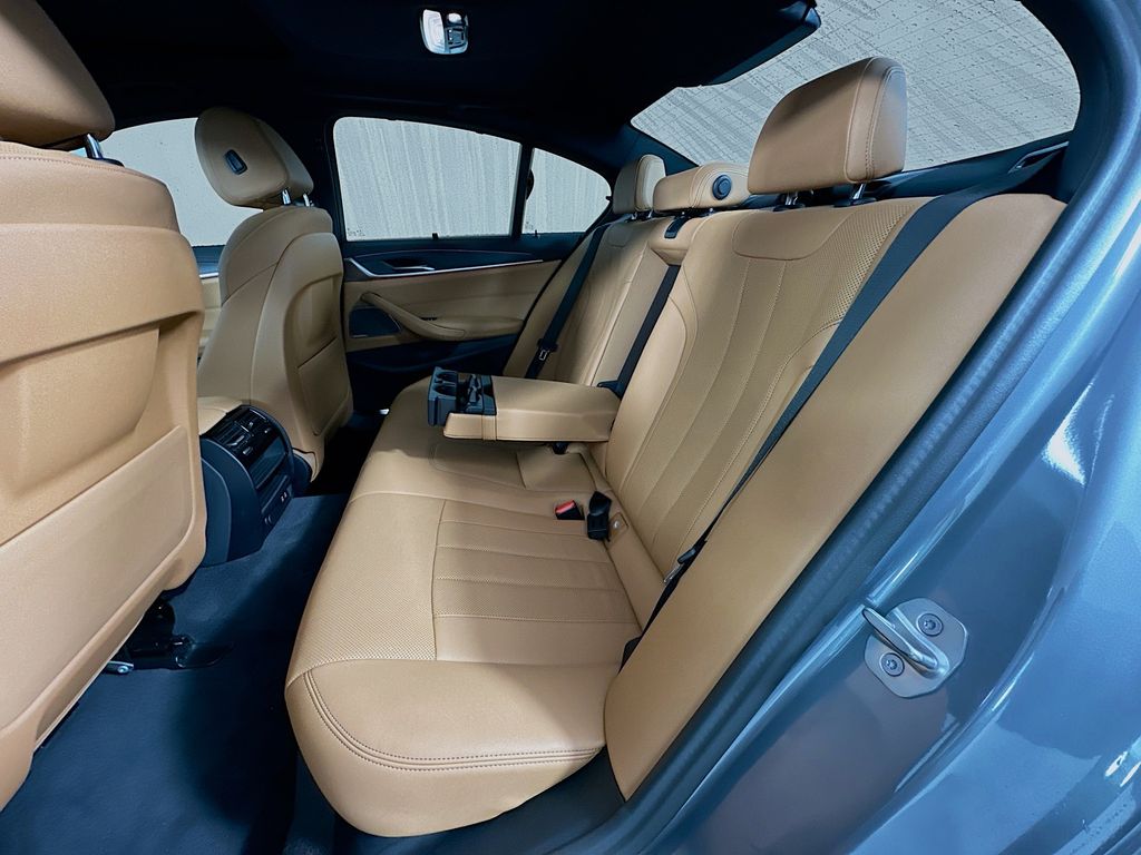 Thumbnail: 2023 BMW 5 Series - 25