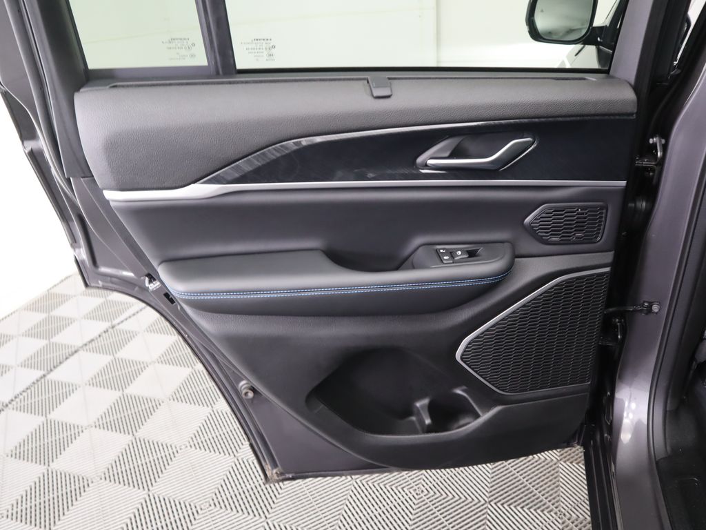 Thumbnail: 2022 Jeep Grand Cherokee - 27