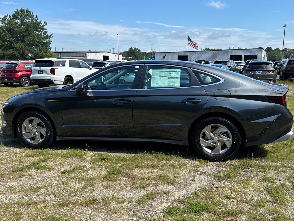 2025 Hyundai Sonata SE photo 2