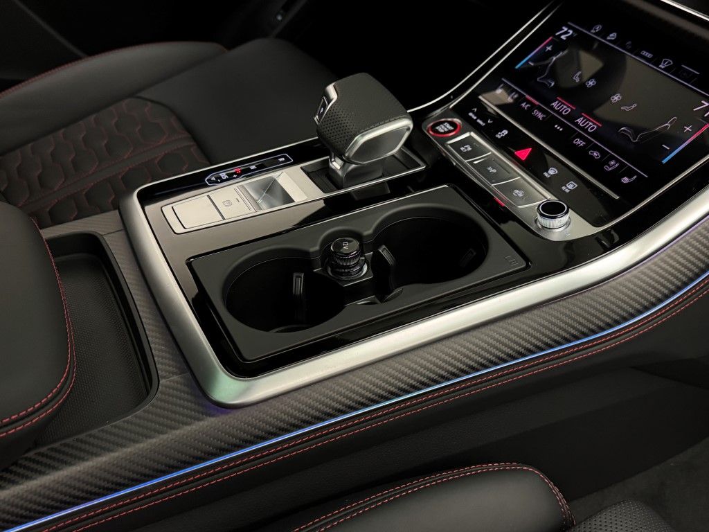Thumbnail: 2025 Audi RS Q8 - 25