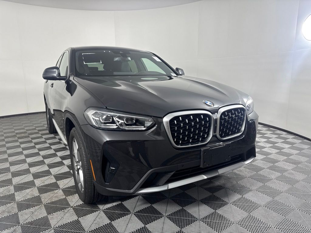 Thumbnail: 2025 BMW X4 - 3