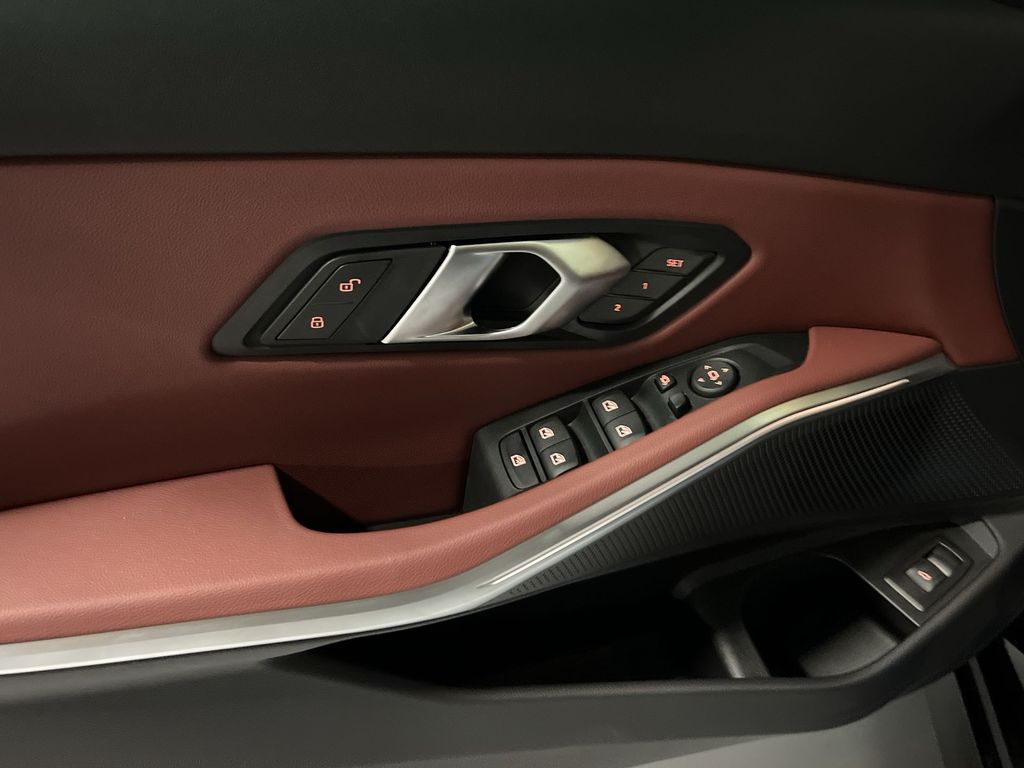 Thumbnail: 2025 BMW 3 Series - 13