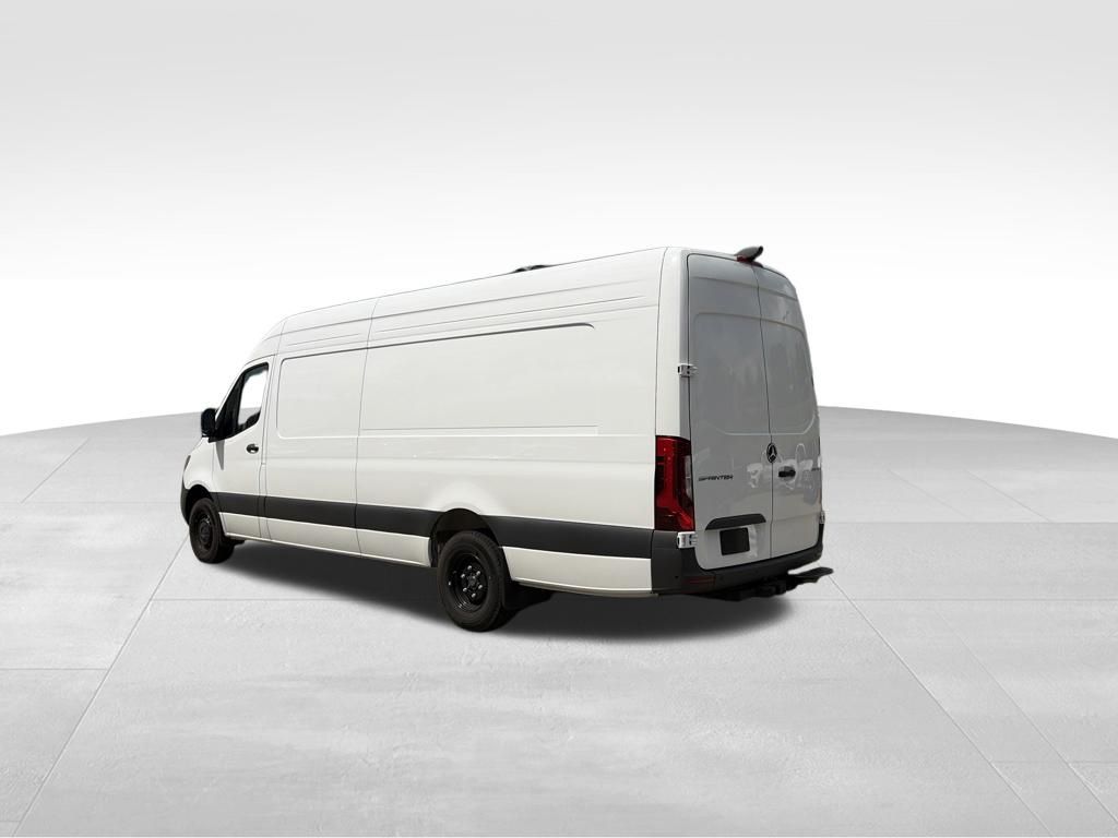 Used 2025 White Mercedes-Benz Cargo 170 WB image 3