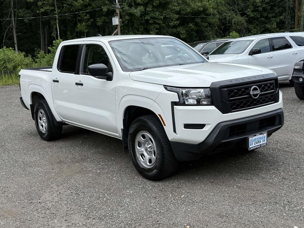 Glacier White 2022 Nissan Frontier Pickup Truck Four-Wheel Drive 9-Speed Automatic