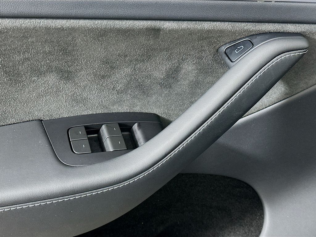 2023 Tesla Model Y Long Range 16