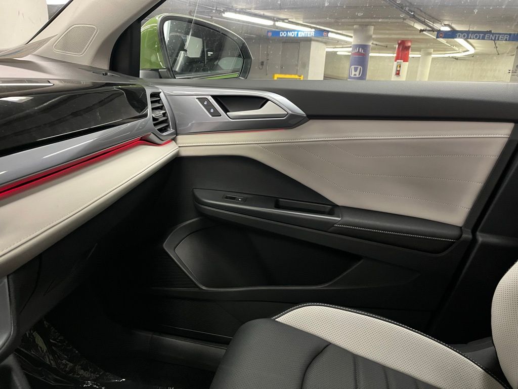 2025 Volkswagen Taos SEL - Photo 30
