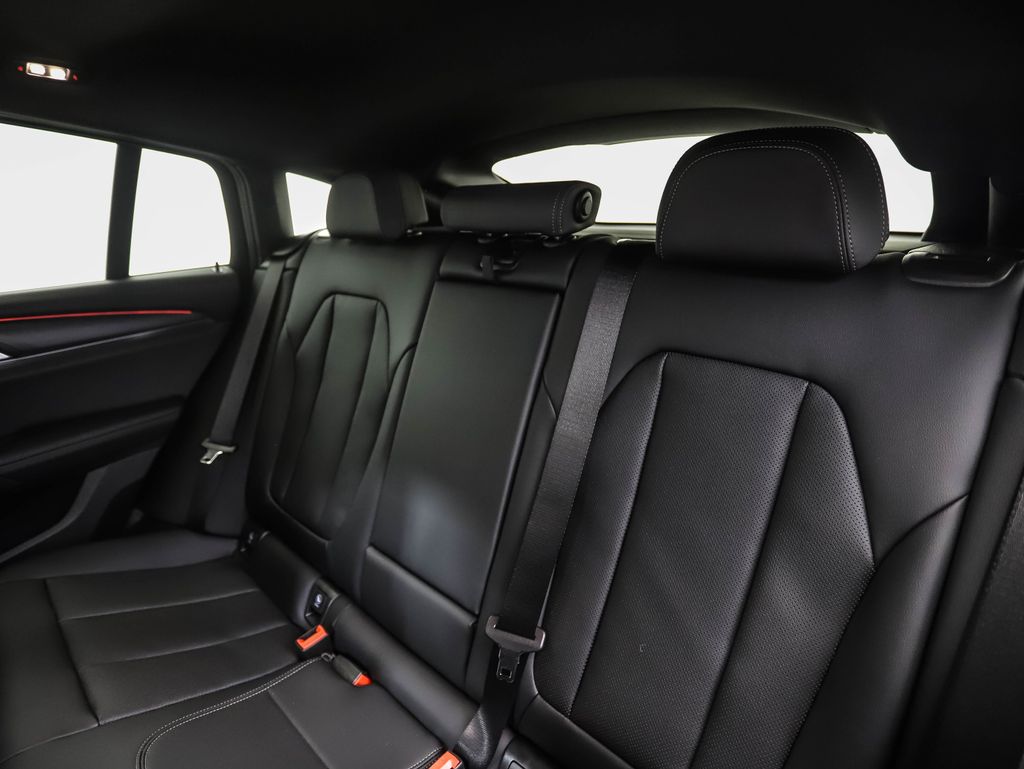 Thumbnail: 2025 BMW X4 - 21