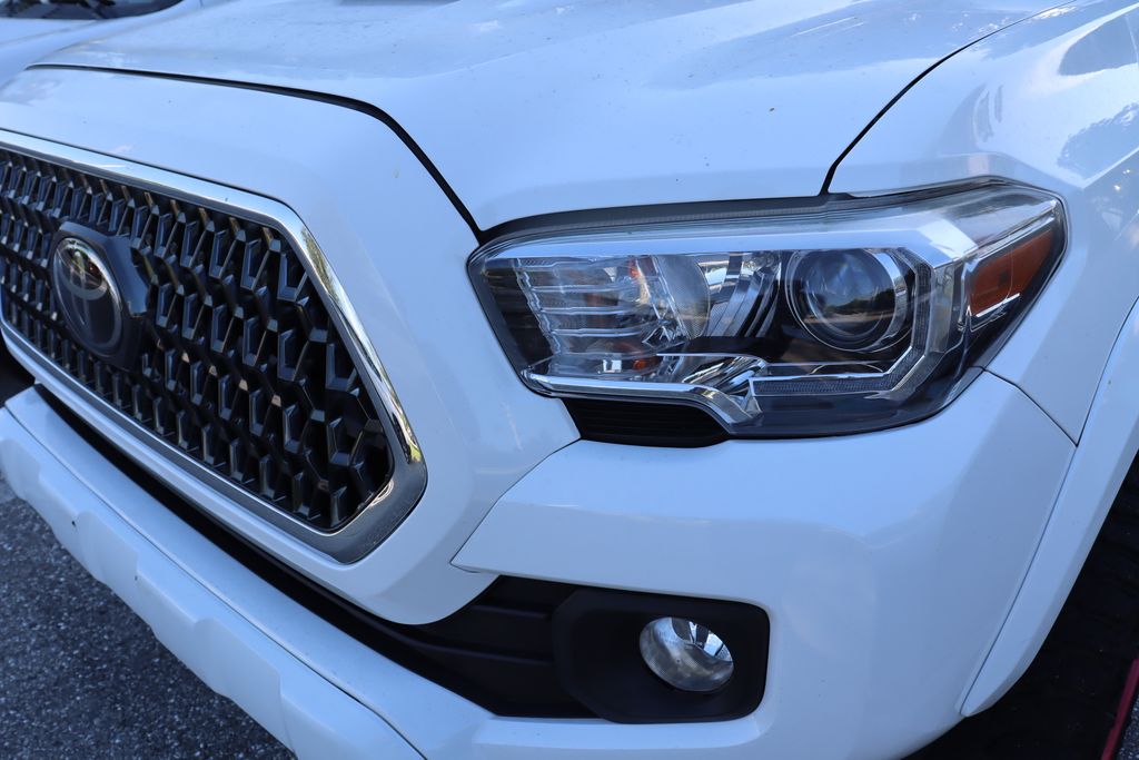 Thumbnail: 2018 Toyota Tacoma - 3