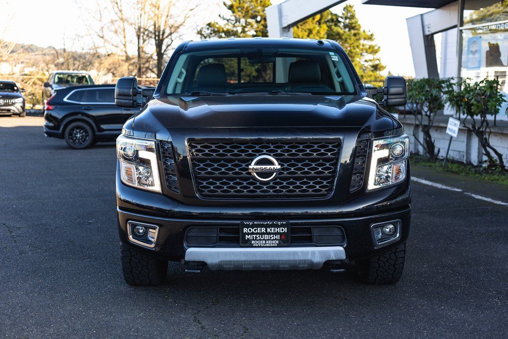 2018 Nissan Titan XD PRO-4X thumbnail 5