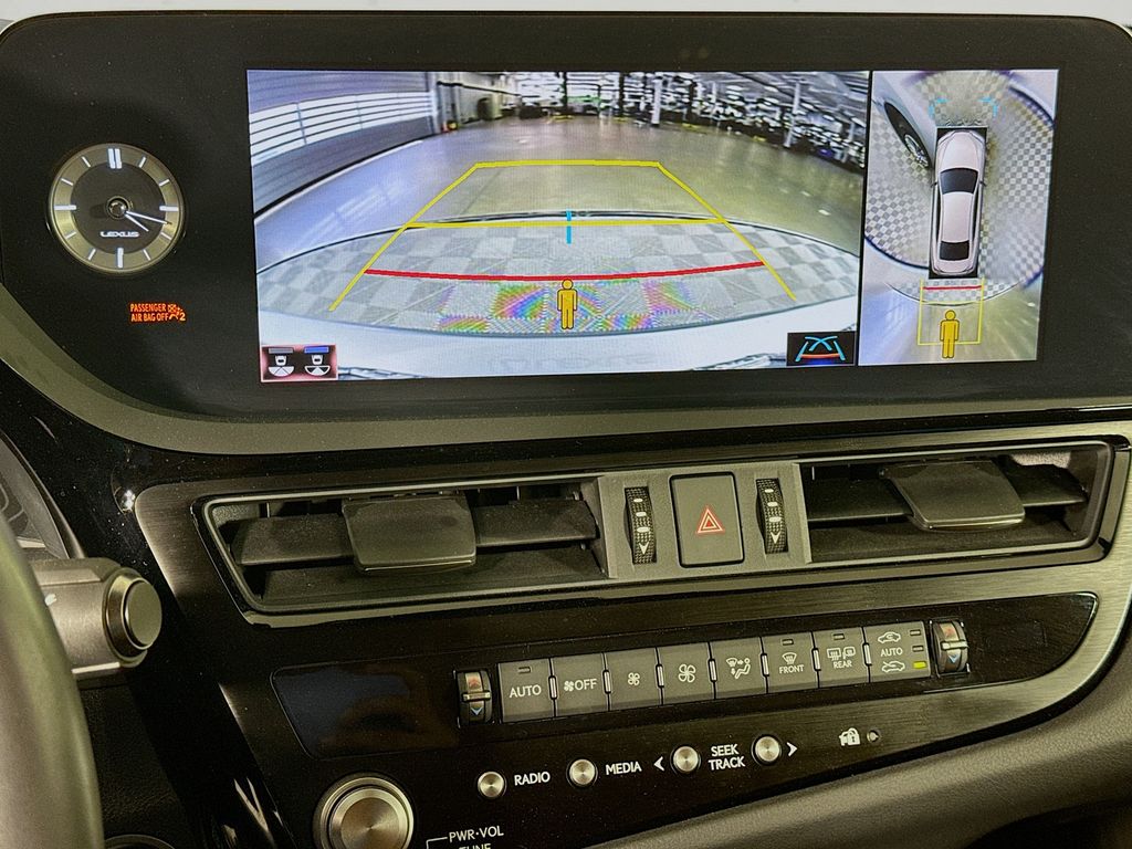 2022 Lexus ES  14