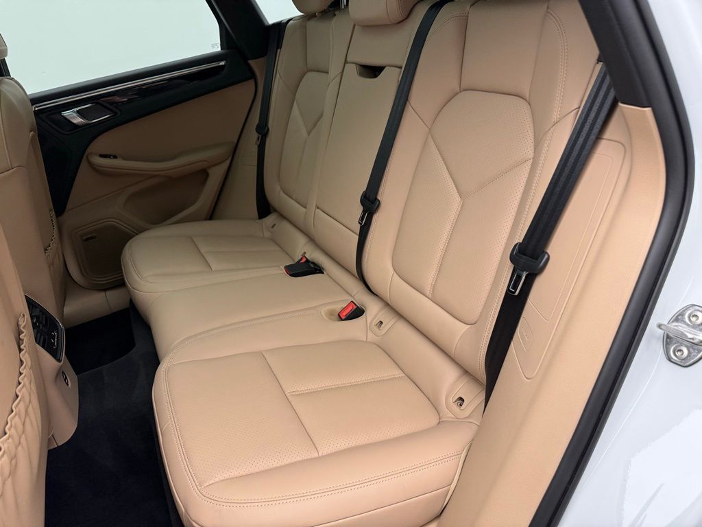 Thumbnail: 2025 Porsche Macan - 24