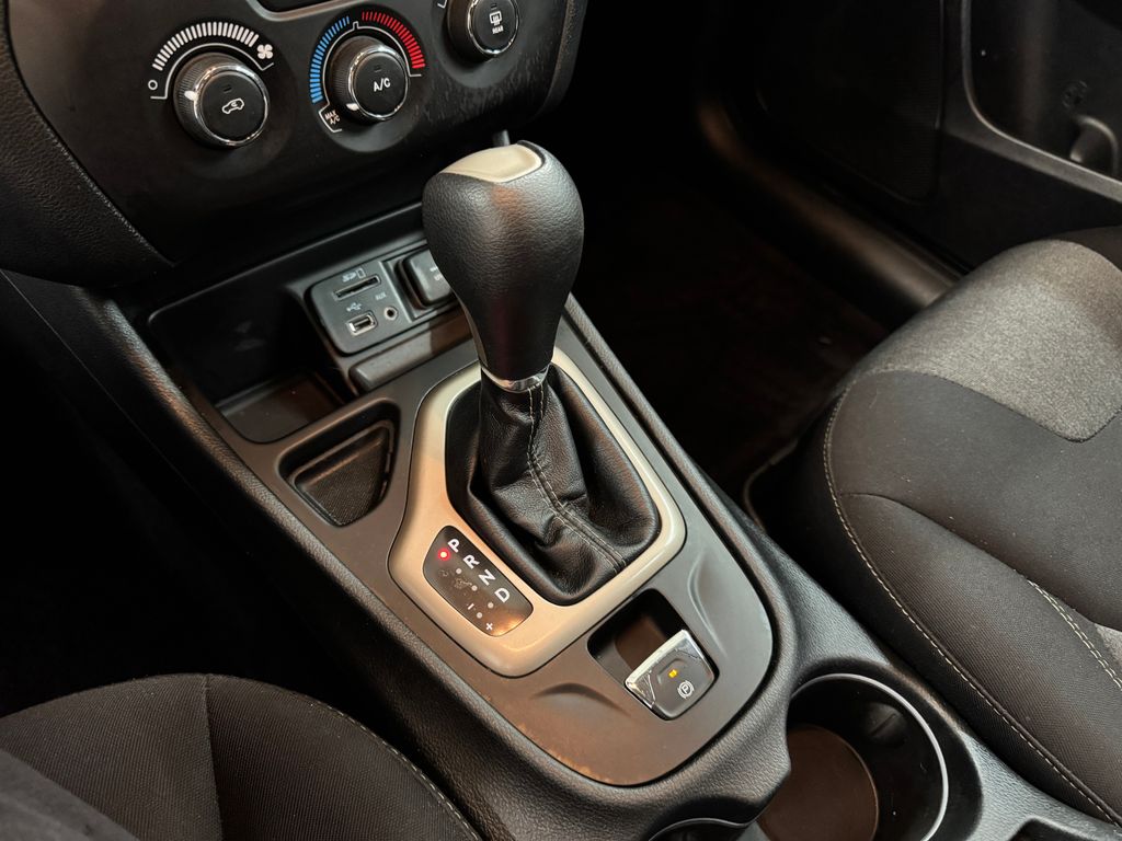 2016 Jeep Cherokee Sport
