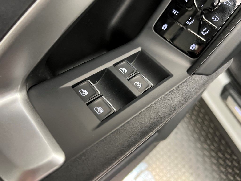 Thumbnail: 2025 Audi SQ5 - 28