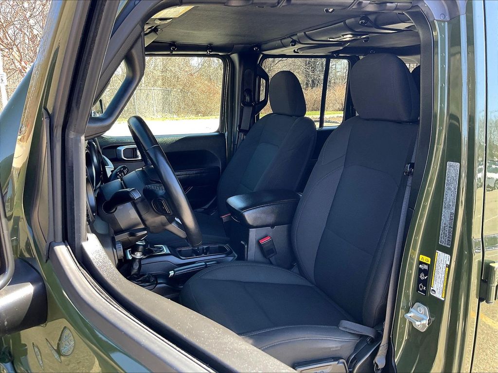 2023 Jeep Wrangler — photo 10