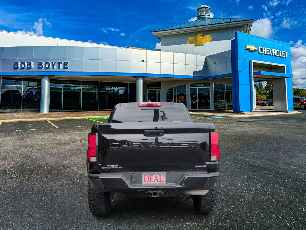 View vehicle photo 4