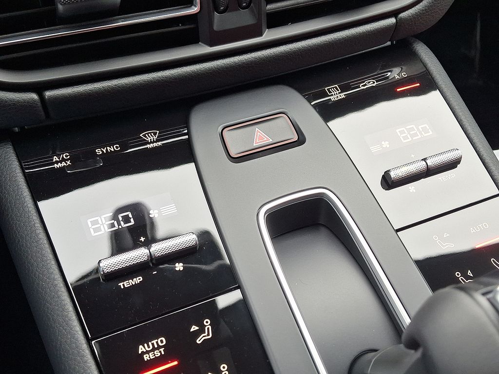 Thumbnail: 2026 Porsche Macan - 17