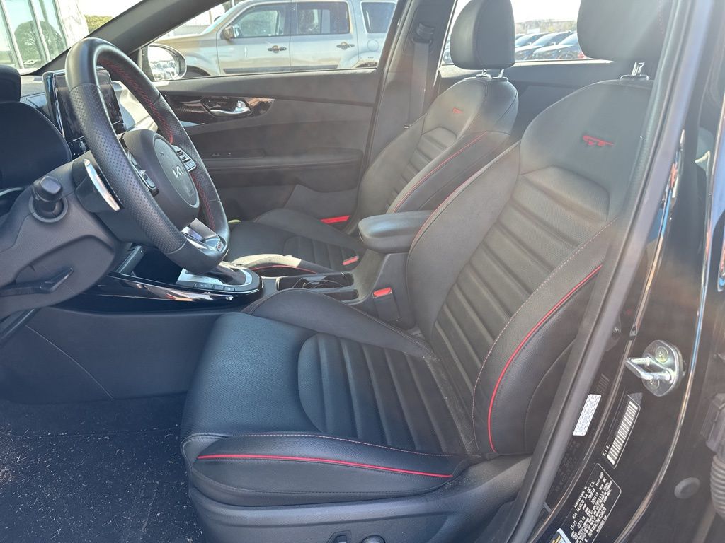 Thumbnail: 2022 Kia Forte - 9