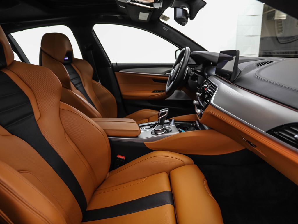 Thumbnail: 2022 BMW M5 - 30