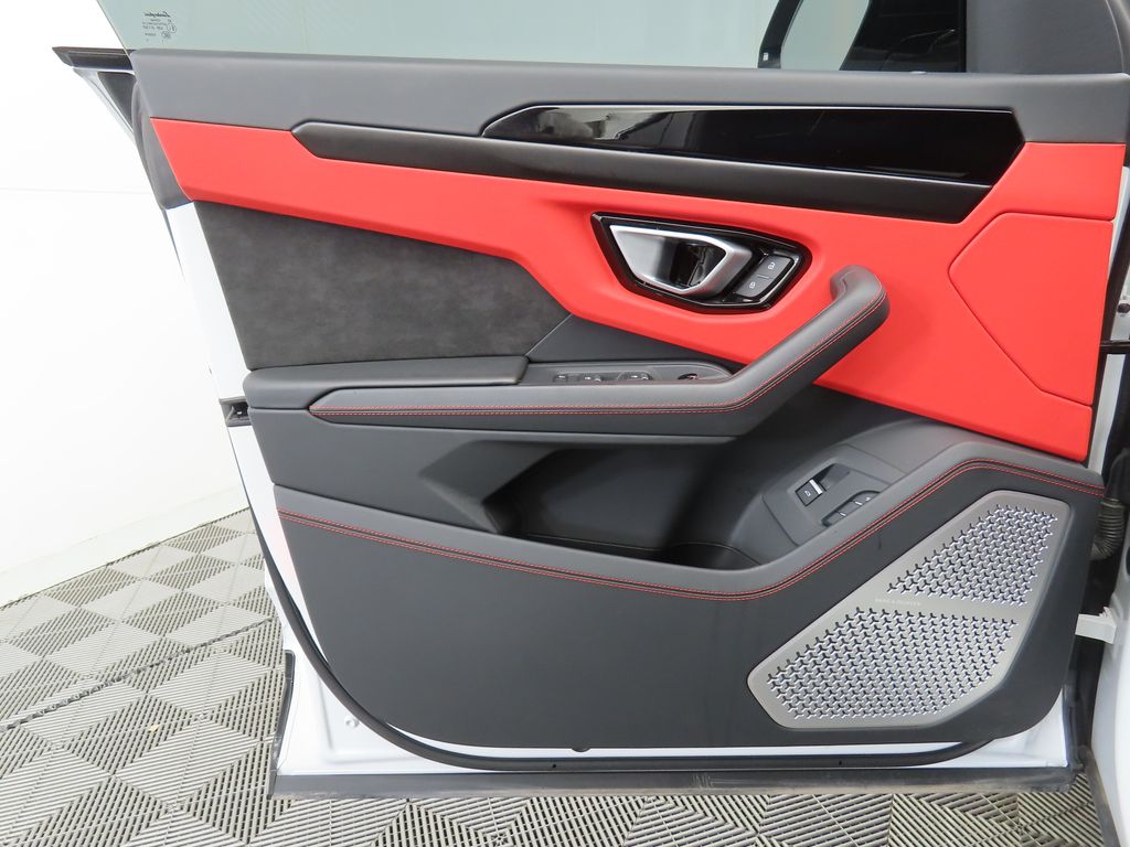 Thumbnail: 2023 Lamborghini Urus - 24