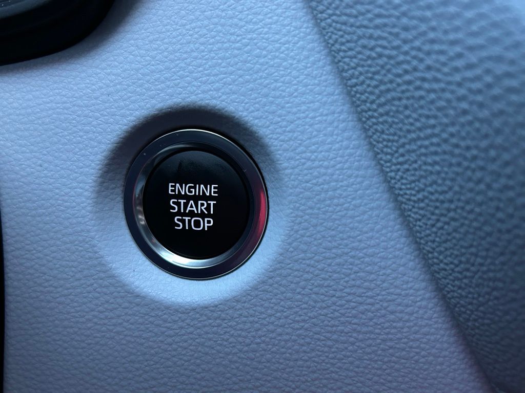 Thumbnail: 2025 Toyota Corolla - 26