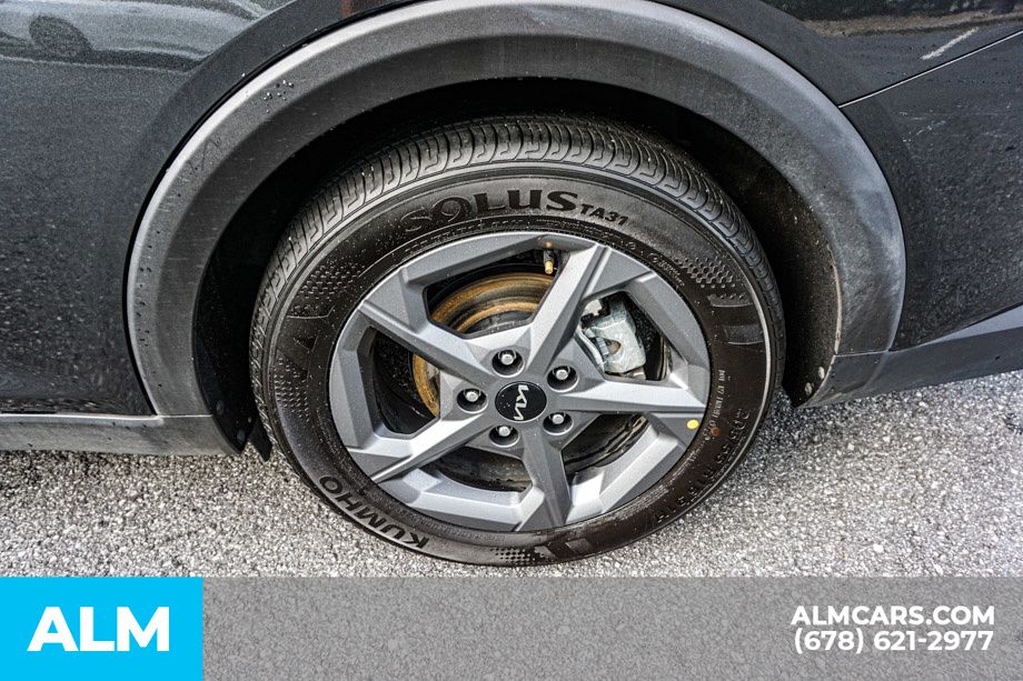 Used 2025 Gray Kia LXS image 17
