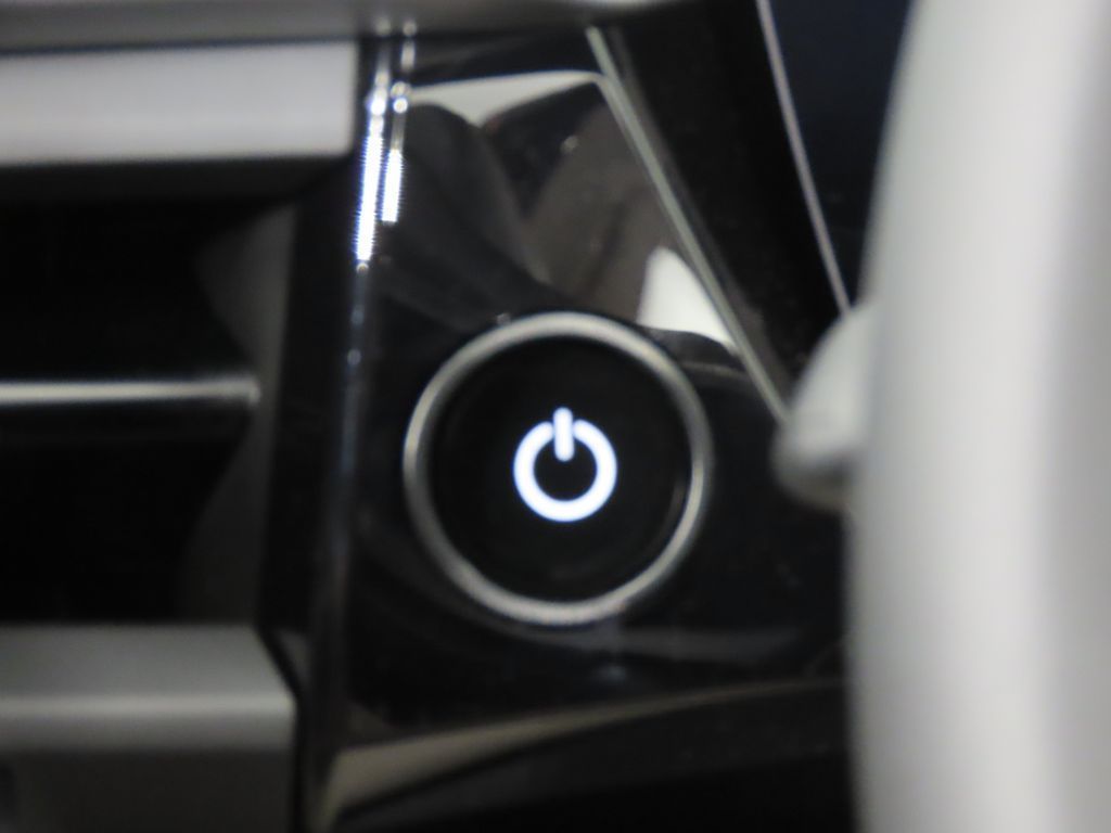 Thumbnail: 2026 Porsche Macan - 24