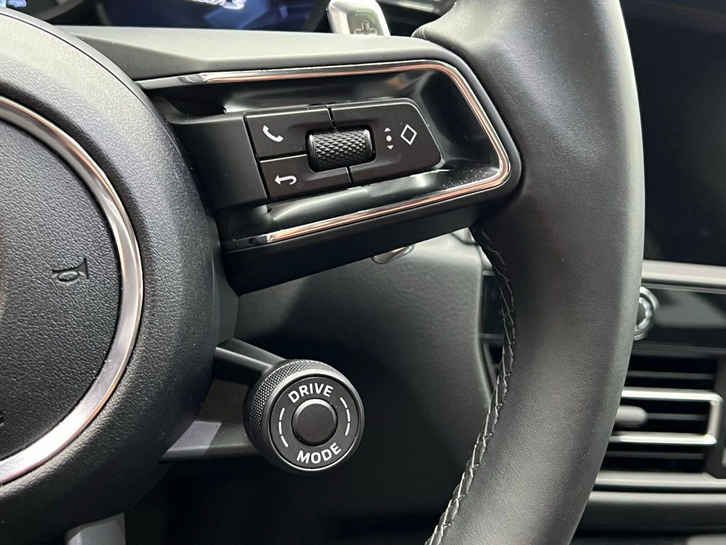 Thumbnail: 2025 Porsche Macan - 9