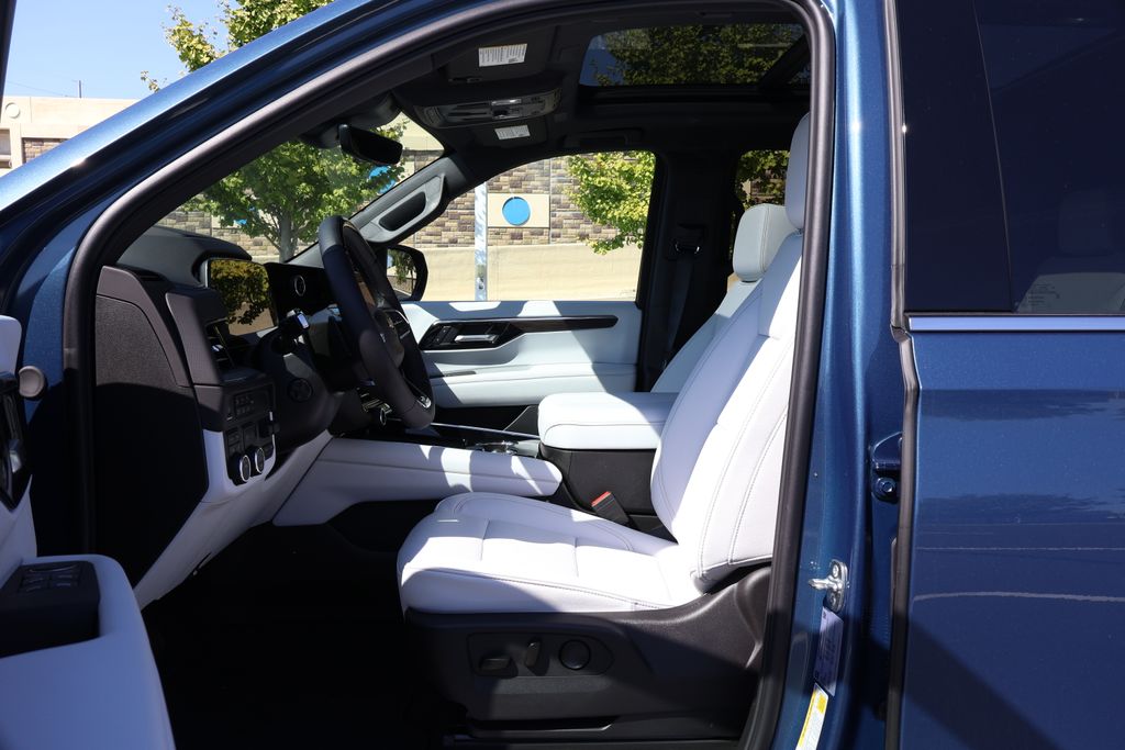 Thumbnail: 2025 Chevrolet Suburban - 15