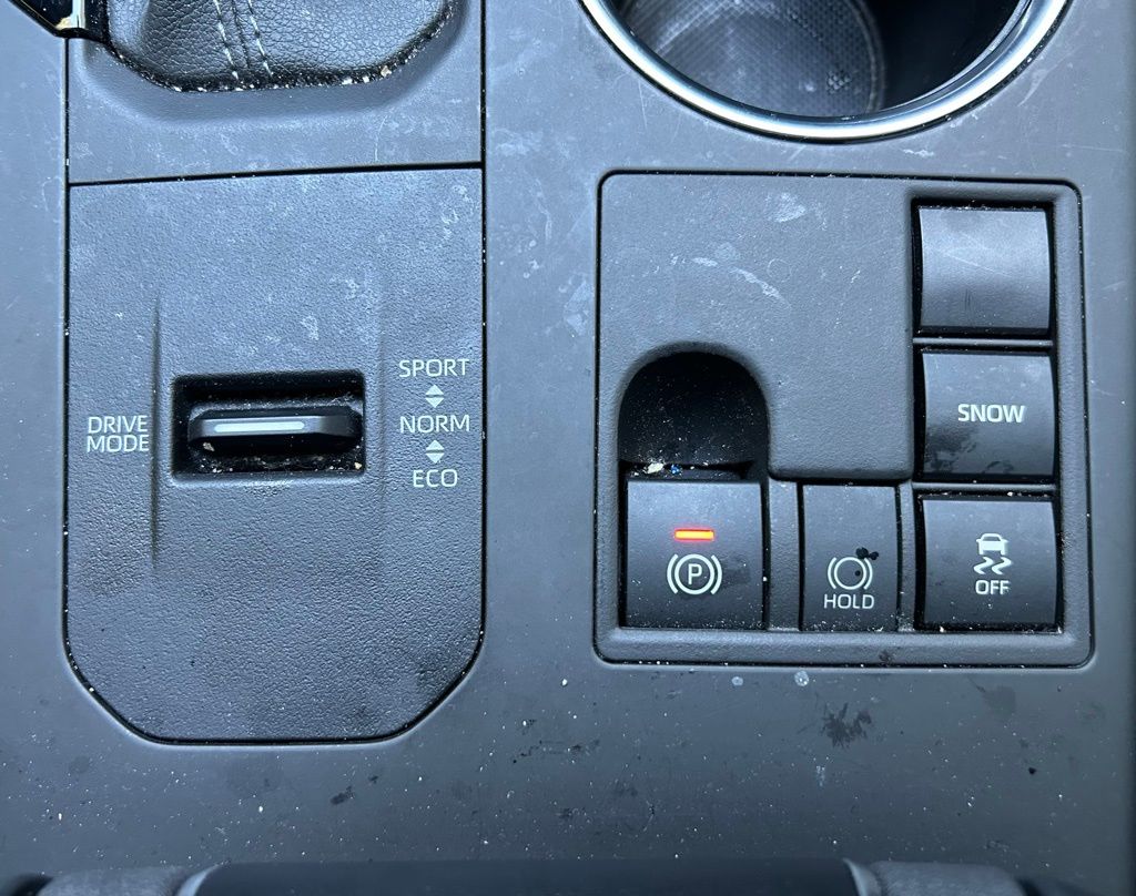 Thumbnail: 2023 Toyota Highlander - 28