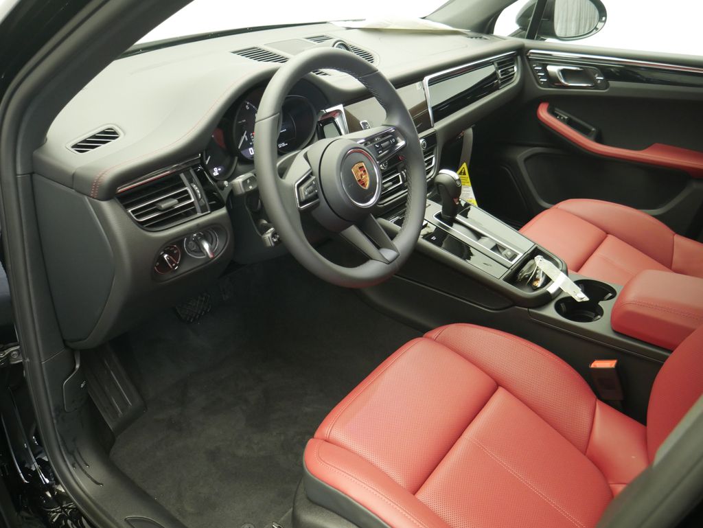 Thumbnail: 2026 Porsche Macan - 5