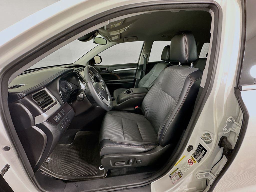 Thumbnail: 2018 Toyota Highlander - 20