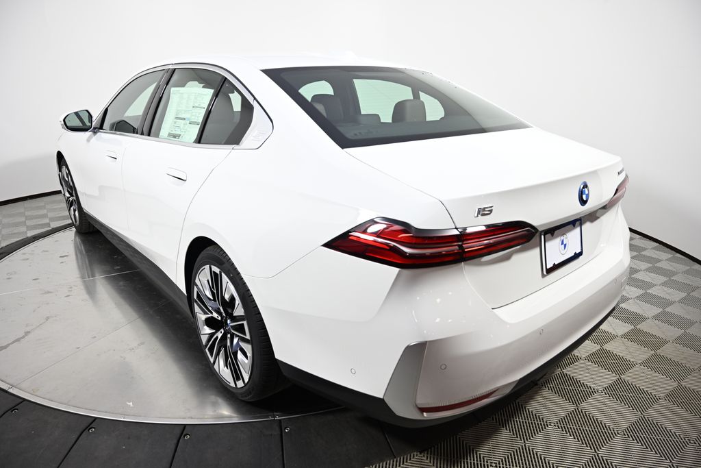 Thumbnail: 2026 BMW i5 - 3
