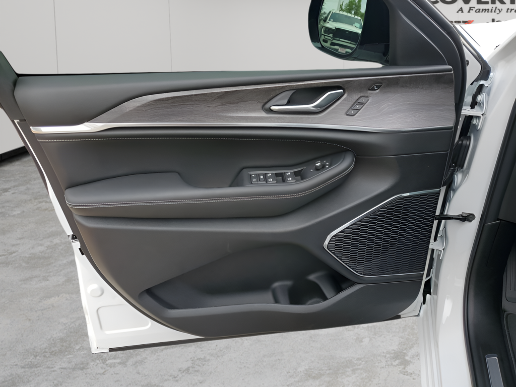 New Car 2025 Jeep Grand Cherokee L  Overland For Sale Under $70,000 In Austin, Texas